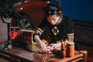 XỈU “UP” XỈU “DOWN” VỚI BỘ ẢNH của nhiếp ảnh gia Đặng Tiến Đạt (Sinh viên ngành Công nghệ truyền thông – Khoa Truyền thông đa phương tiện) - 02/11/2025