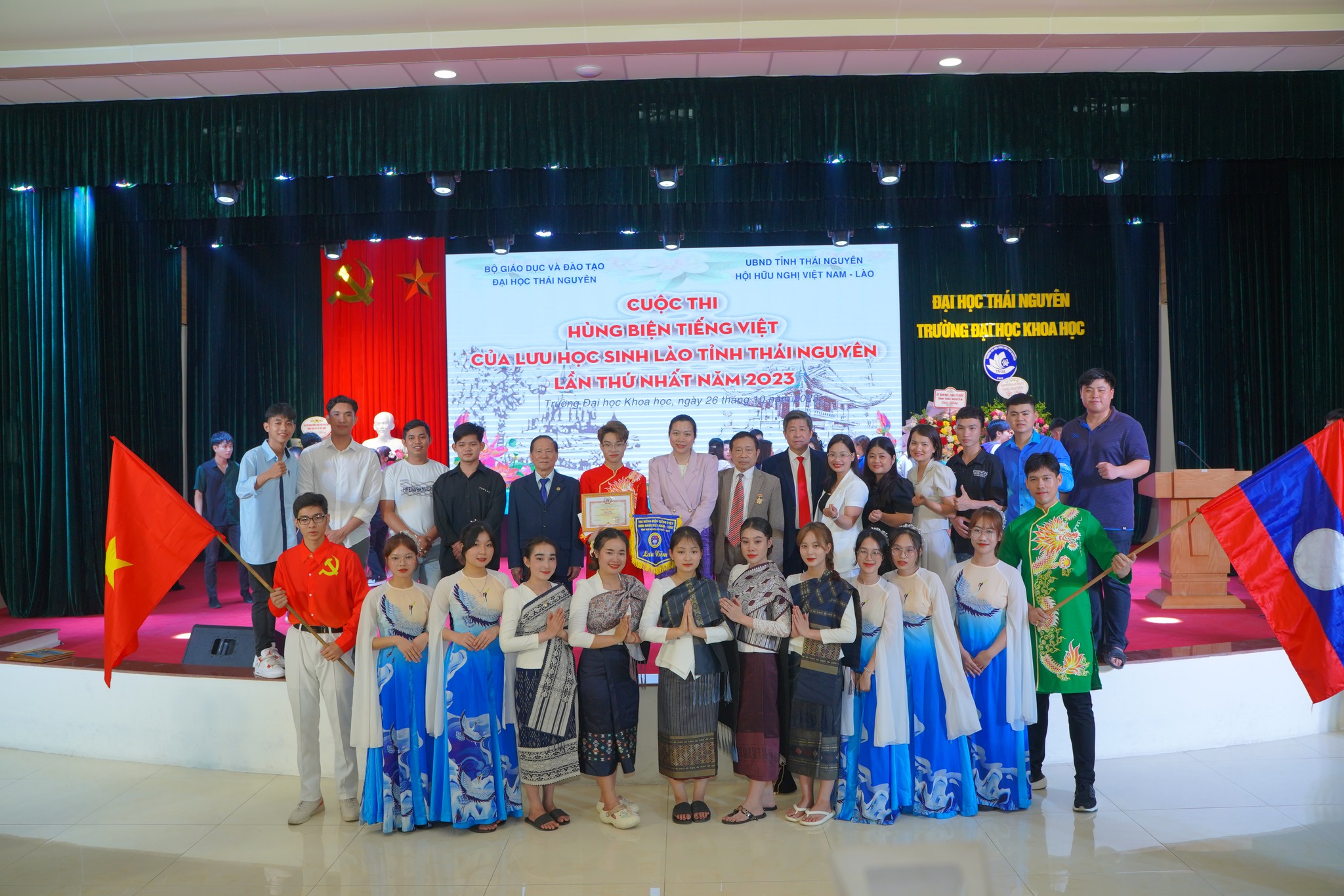 SINH VIÊN LÀO HỌC TẬP TẠI ICTU ĐẠT GIẢI NHÌ CUỘC THI "HÙNG BIỆN TIẾNG VIỆT" - 06/11/2025