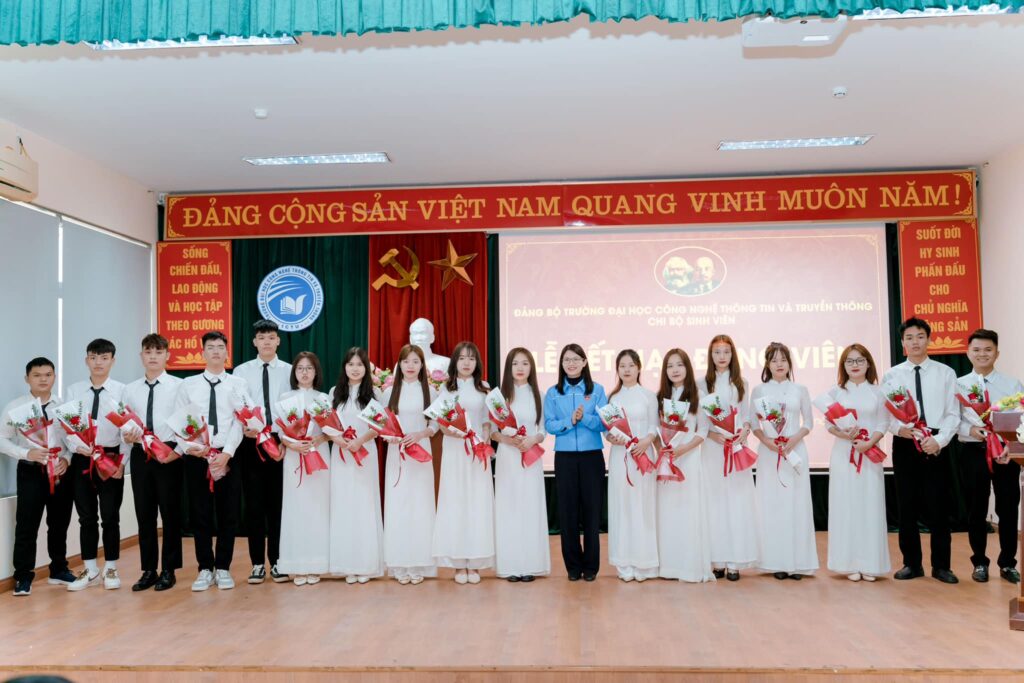 ICTU TỔ CHỨC LỄ KẾT NẠP ĐẢNG VIÊN CHO 17 QUẦN CHÚNG LÀ SINH VIÊN ƯU TÚ - 20/10/2025 ICTU TỔ CHỨC LỄ KẾT NẠP ĐẢNG VIÊN CHO 17 QUẦN CHÚNG LÀ SINH VIÊN ƯU TÚ - 20/10/2025