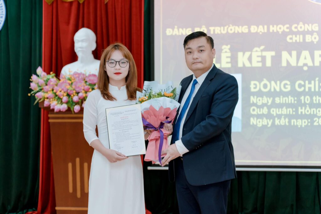 ICTU TỔ CHỨC LỄ KẾT NẠP ĐẢNG VIÊN CHO 17 QUẦN CHÚNG LÀ SINH VIÊN ƯU TÚ - 20/10/2025 ICTU TỔ CHỨC LỄ KẾT NẠP ĐẢNG VIÊN CHO 17 QUẦN CHÚNG LÀ SINH VIÊN ƯU TÚ - 20/10/2025