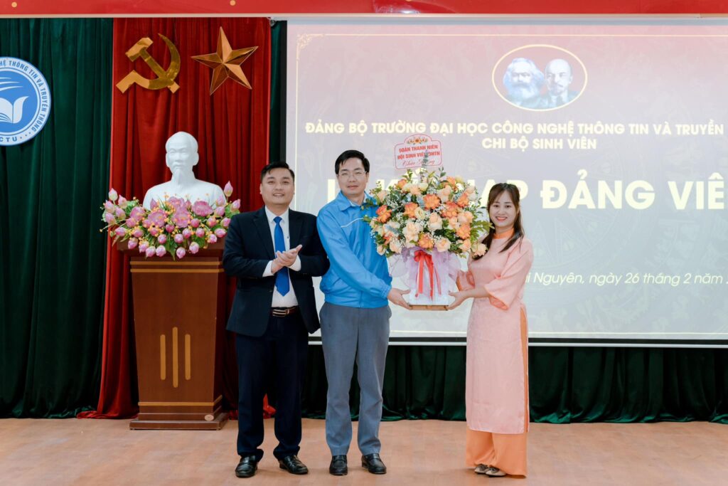ICTU TỔ CHỨC LỄ KẾT NẠP ĐẢNG VIÊN CHO 17 QUẦN CHÚNG LÀ SINH VIÊN ƯU TÚ - 20/10/2025 ICTU TỔ CHỨC LỄ KẾT NẠP ĐẢNG VIÊN CHO 17 QUẦN CHÚNG LÀ SINH VIÊN ƯU TÚ - 20/10/2025