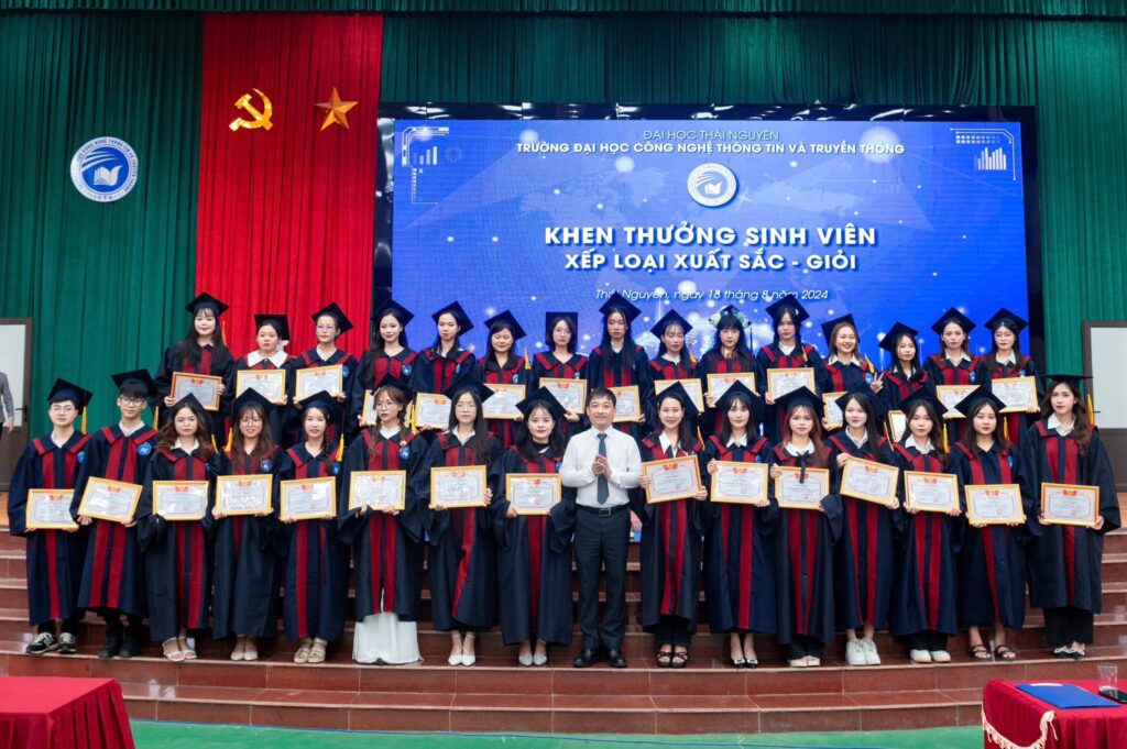 “CHẠM ĐẾN ƯỚC MƠ” - LỄ TỐT NGHIỆP ĐẦY CẢM XÚC - 20/10/2025 “CHẠM ĐẾN ƯỚC MƠ” - LỄ TỐT NGHIỆP ĐẦY CẢM XÚC - 20/10/2025