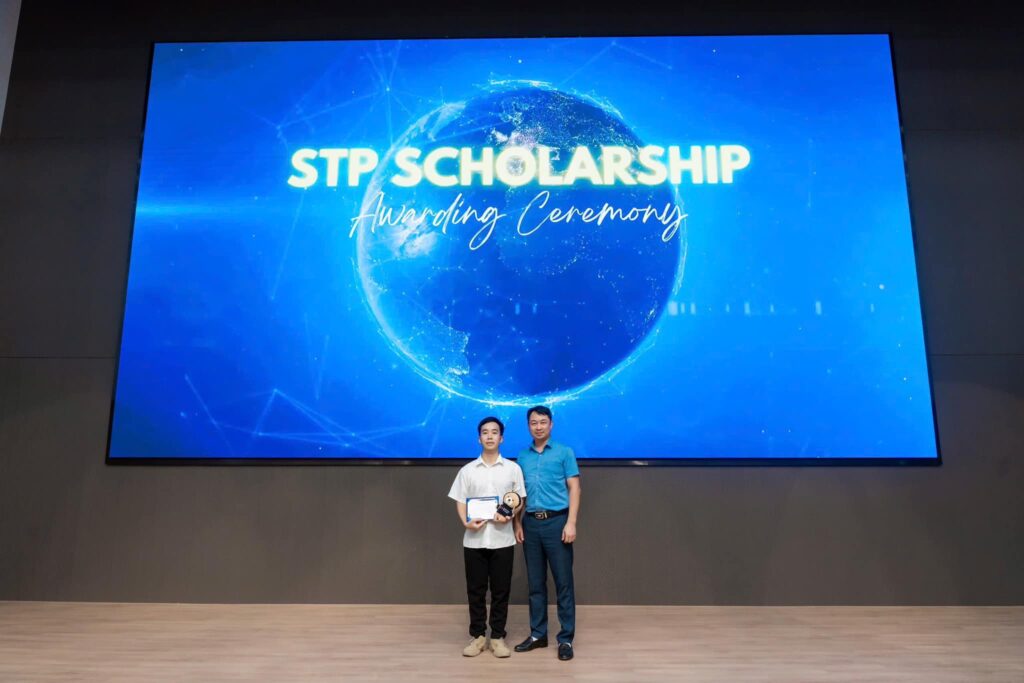 SINH VIÊN ICTU XUẤT SẮC NHẬN HỌC BỔNG TRỊ GIÁ 3,000$ TỪ SAMSUNG - 05/11/2025